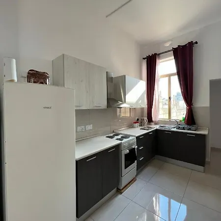 With Shared Bathroom בית אירוח סליאמה