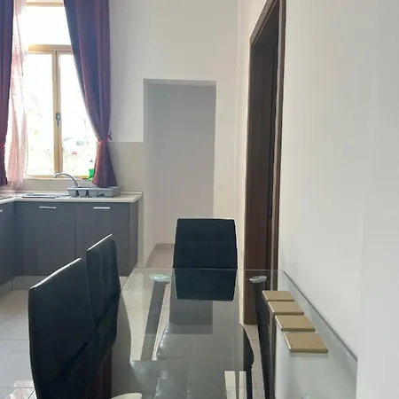 Проживание в семье With Shared Bathroom *
