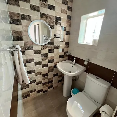 With Shared Bathroom Слима